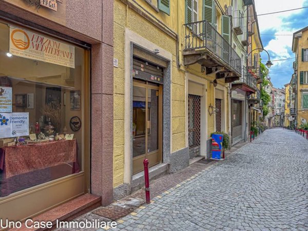 negozio in affitto ad Ivrea