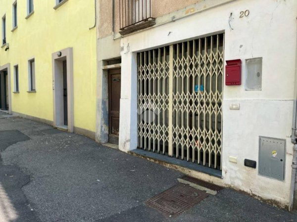 negozio in affitto ad Ivrea