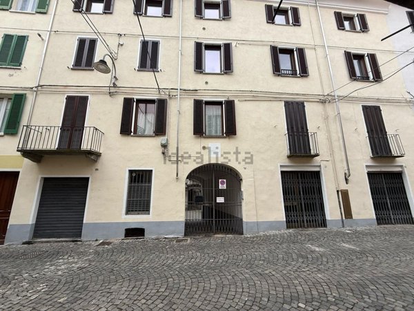 negozio in affitto ad Ivrea