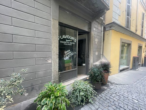 locale commerciale in affitto ad Ivrea