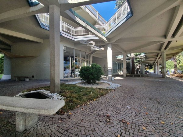 locale commerciale in affitto ad Ivrea