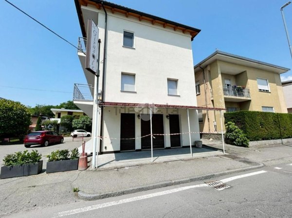 negozio in affitto ad Ivrea