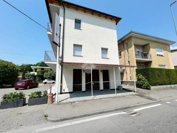 negozio in affitto ad Ivrea