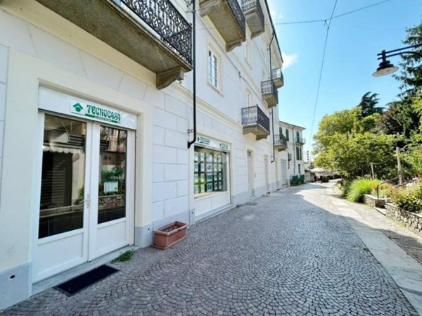 negozio in affitto ad Ivrea