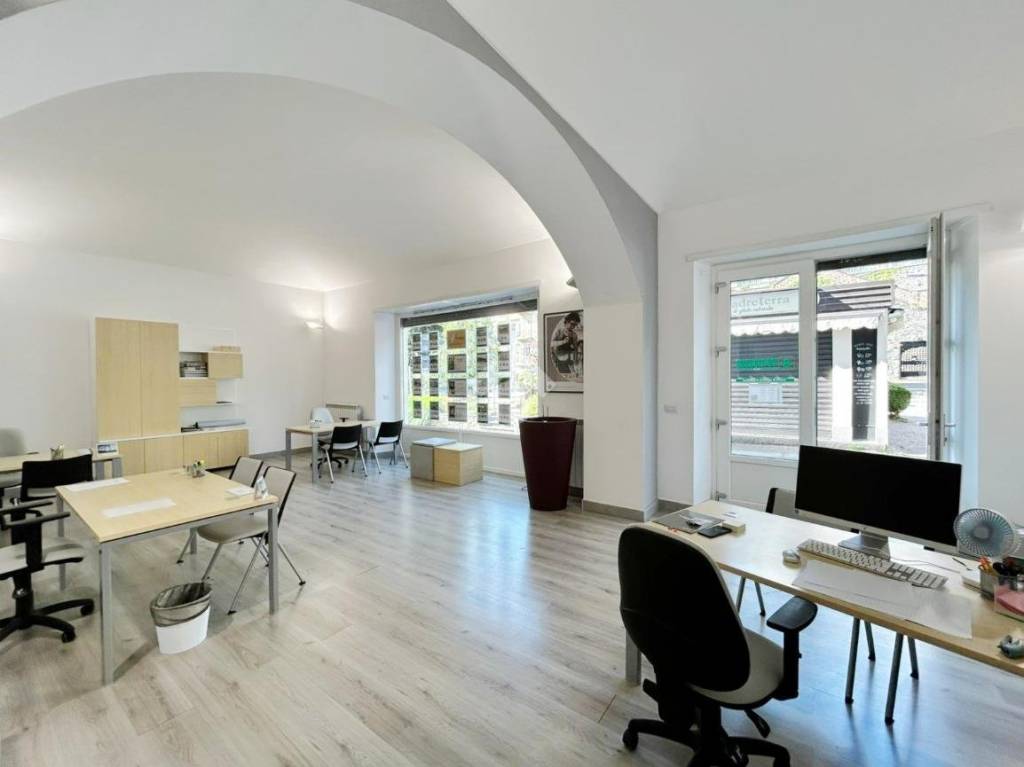negozio in affitto ad Ivrea