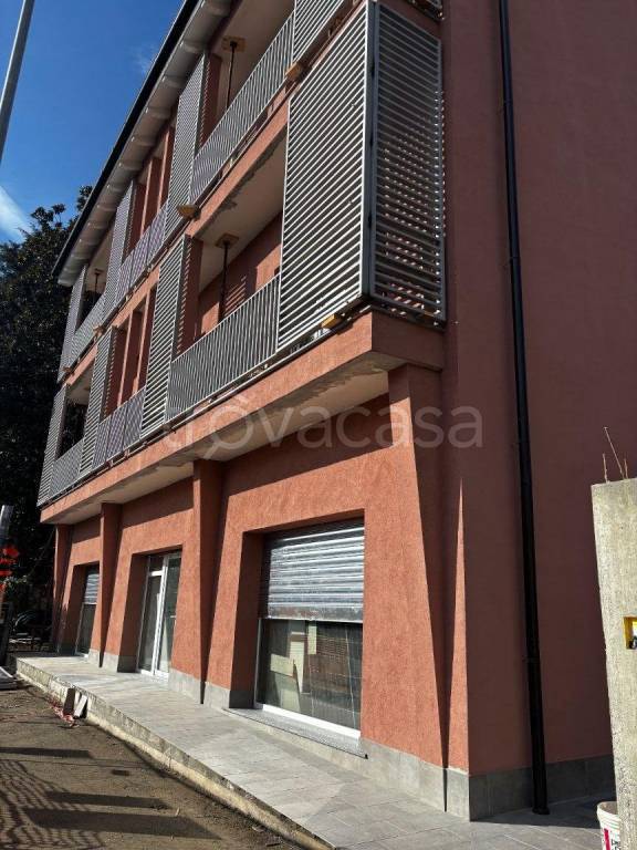 negozio in affitto ad Ivrea