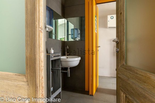 locale commerciale in affitto ad Ivrea