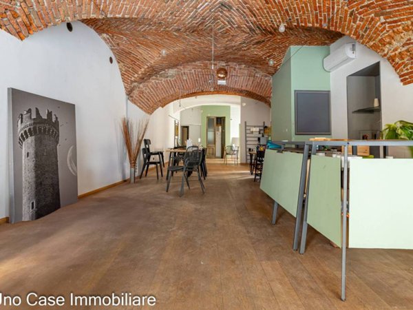 locale commerciale in affitto ad Ivrea