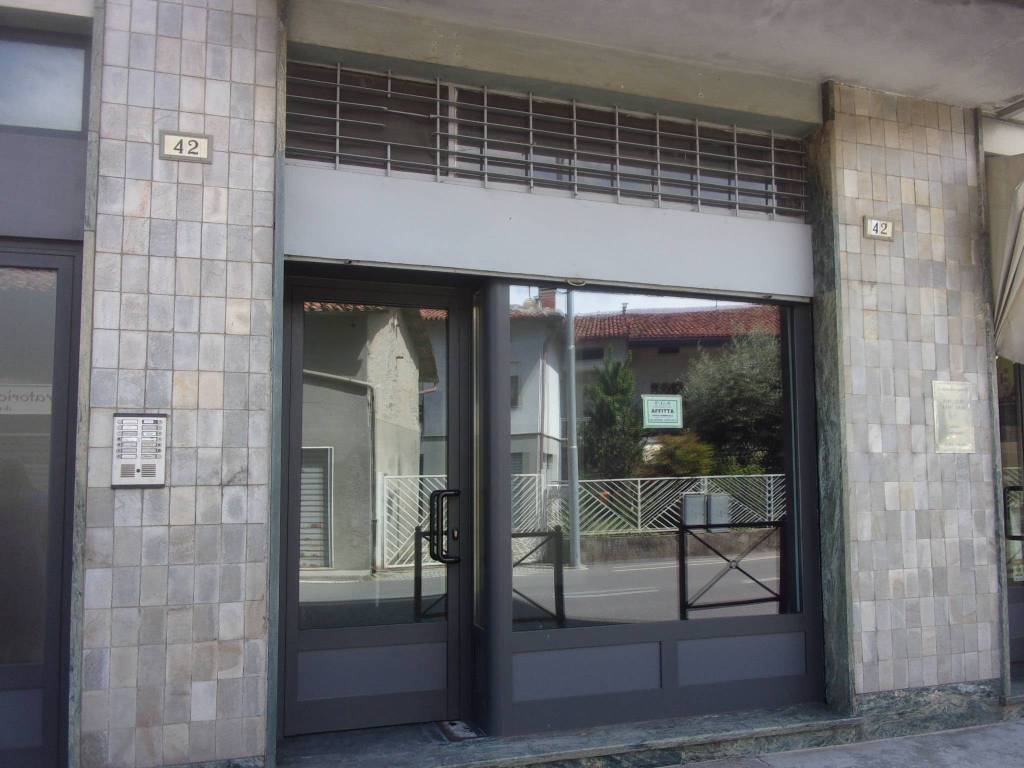 negozio in affitto ad Ivrea