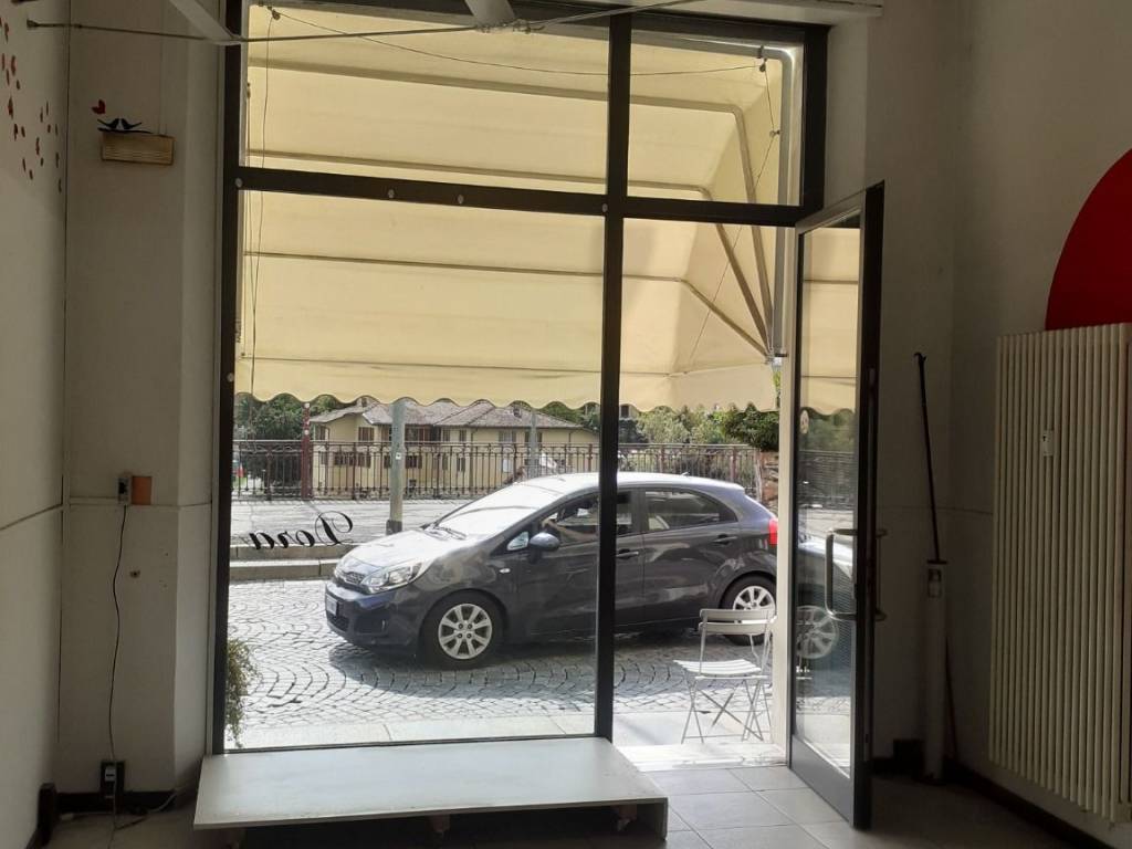 negozio in affitto ad Ivrea