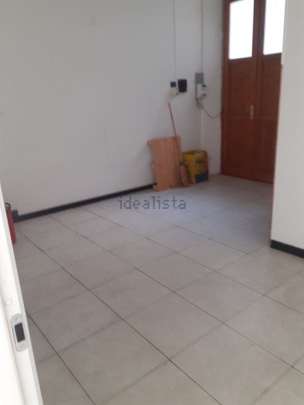 locale commerciale in affitto ad Ivrea