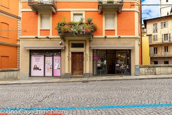 locale commerciale in affitto ad Ivrea
