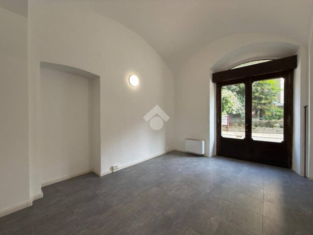 negozio in affitto ad Ivrea