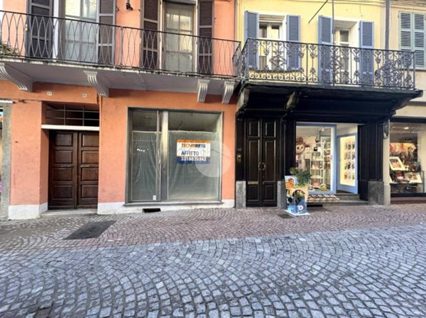 negozio in affitto ad Ivrea