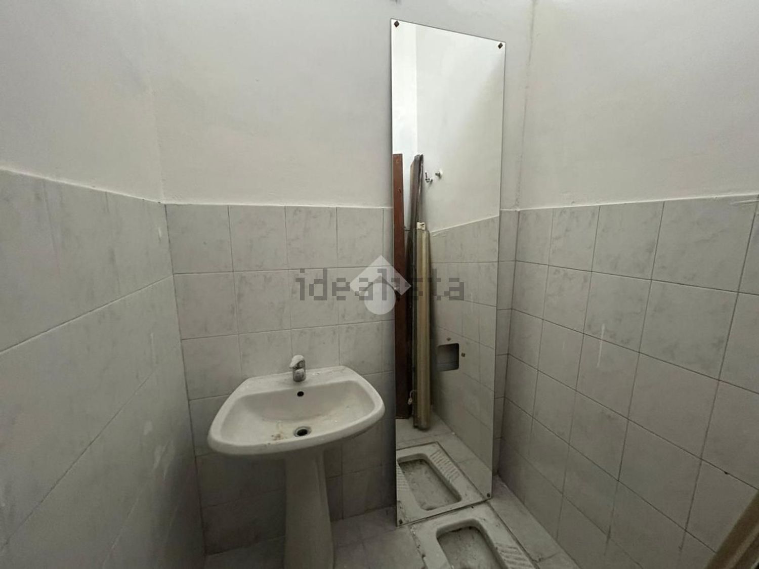 locale di sgombero in affitto ad Ivrea