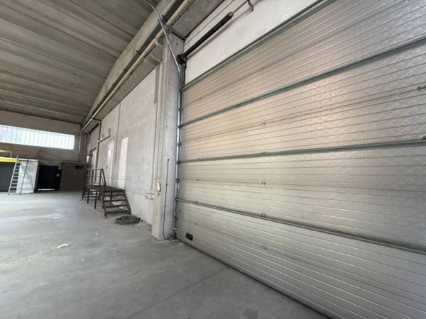 locale commerciale in affitto ad Ivrea