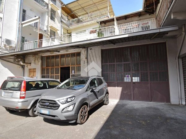 locale commerciale in affitto ad Ivrea