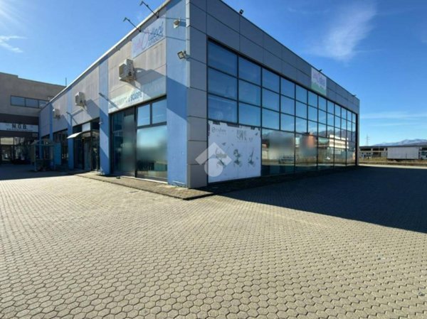 negozio in affitto ad Ivrea