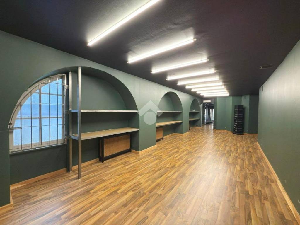 negozio in affitto ad Ivrea
