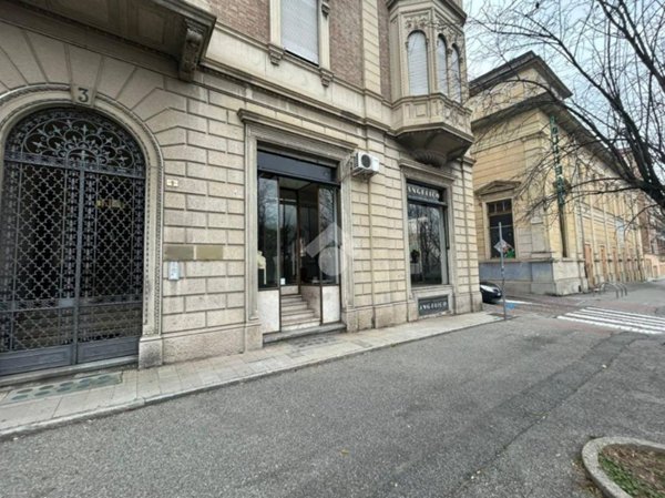 negozio in affitto ad Ivrea