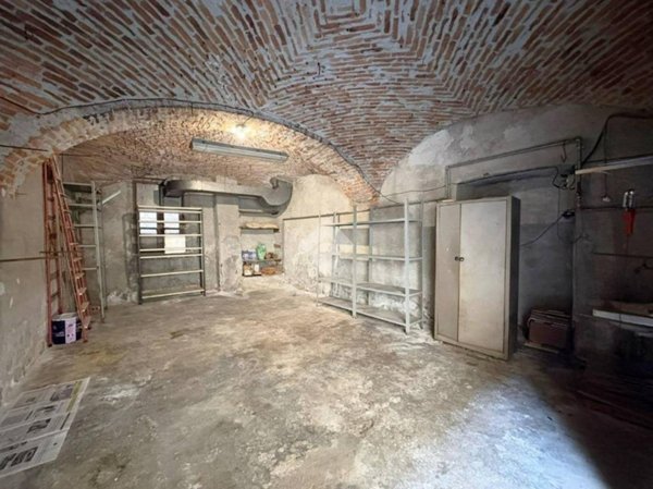 locale commerciale in affitto ad Ivrea