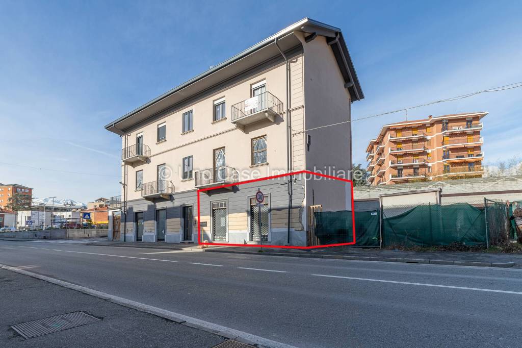 negozio in affitto ad Ivrea