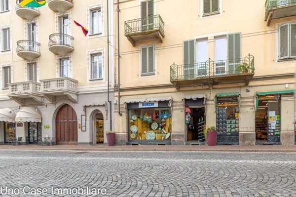 negozio in affitto ad Ivrea