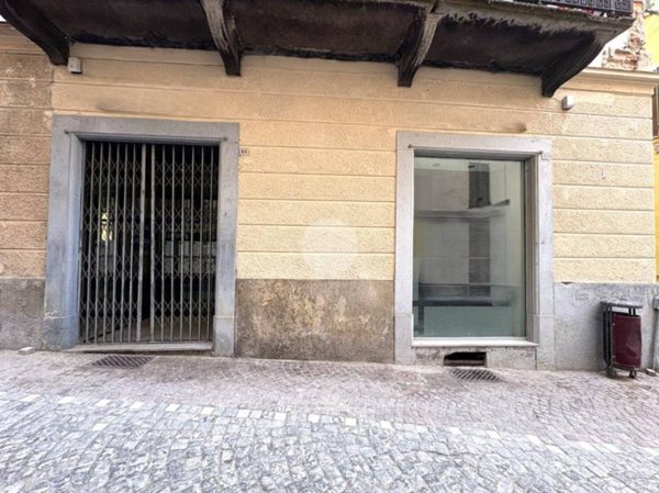 negozio in affitto ad Ivrea