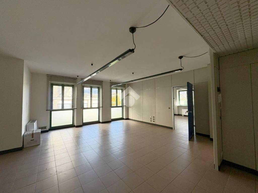 ufficio in affitto ad Ivrea