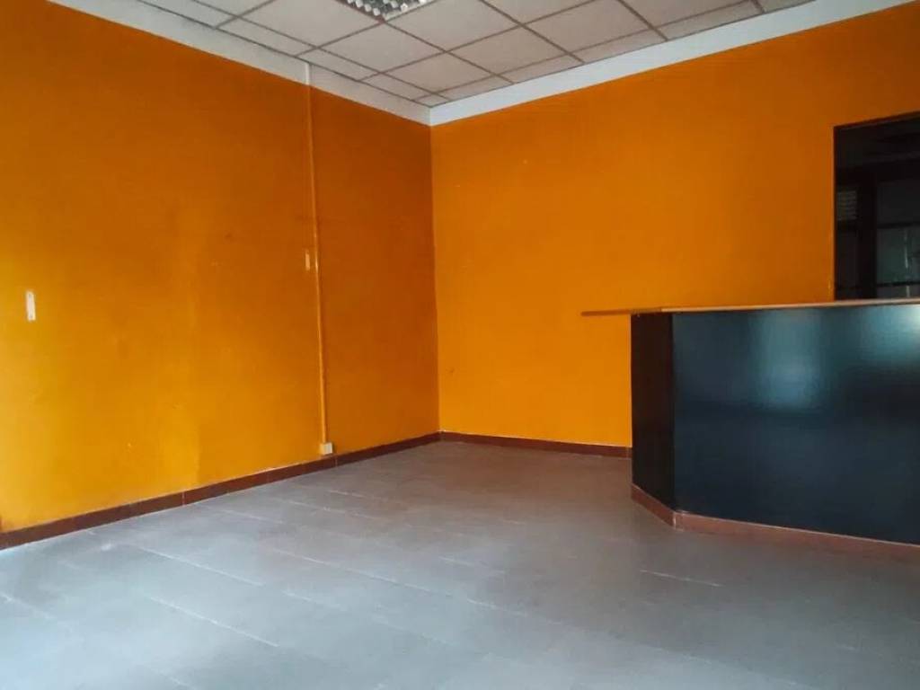 negozio in affitto ad Ivrea