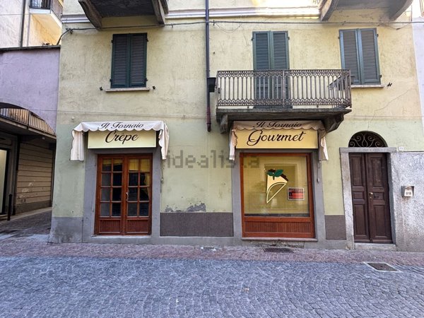 locale commerciale in affitto ad Ivrea
