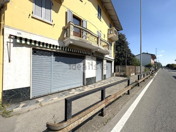 locale commerciale in affitto ad Ivrea