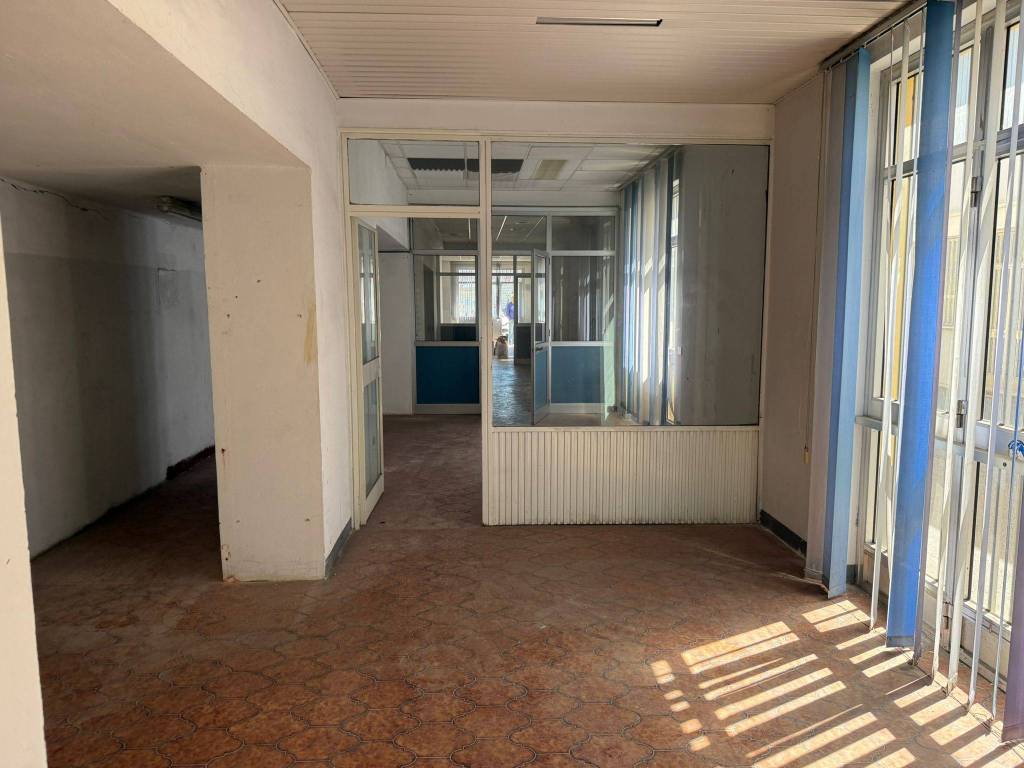 negozio in affitto ad Ivrea