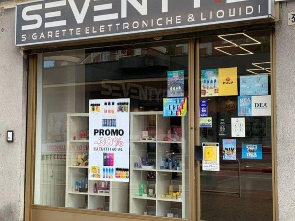 negozio in affitto ad Ivrea