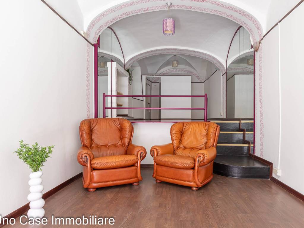 negozio in affitto ad Ivrea