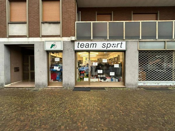 negozio in affitto ad Ivrea