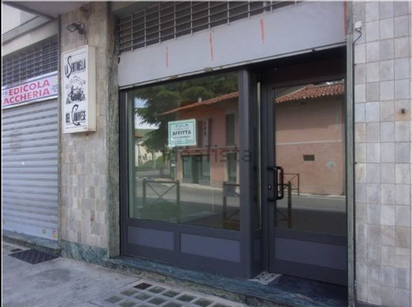 locale commerciale in affitto ad Ivrea