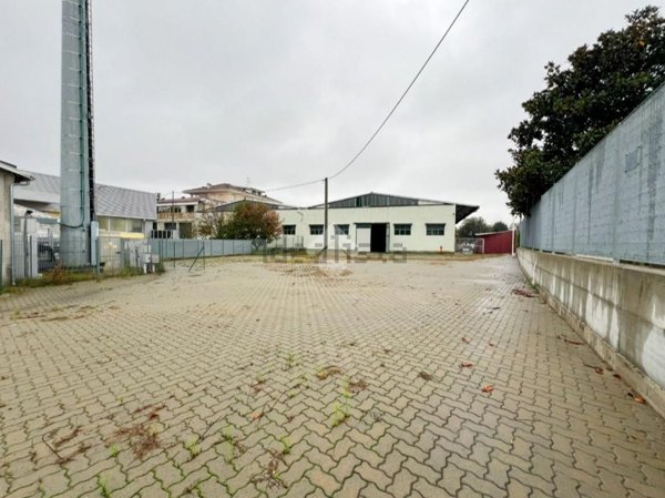 capannone in affitto ad Ivrea
