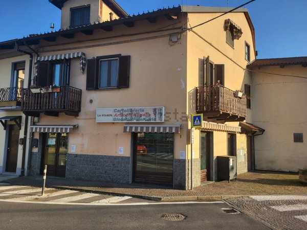 negozio in affitto a La Cassa