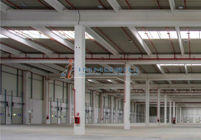 locale commerciale in affitto a Broni