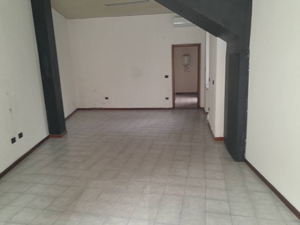 negozio in affitto a Broni