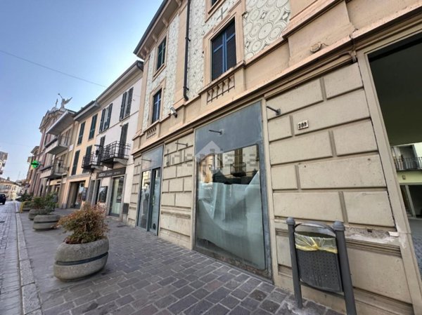 negozio in affitto a Broni