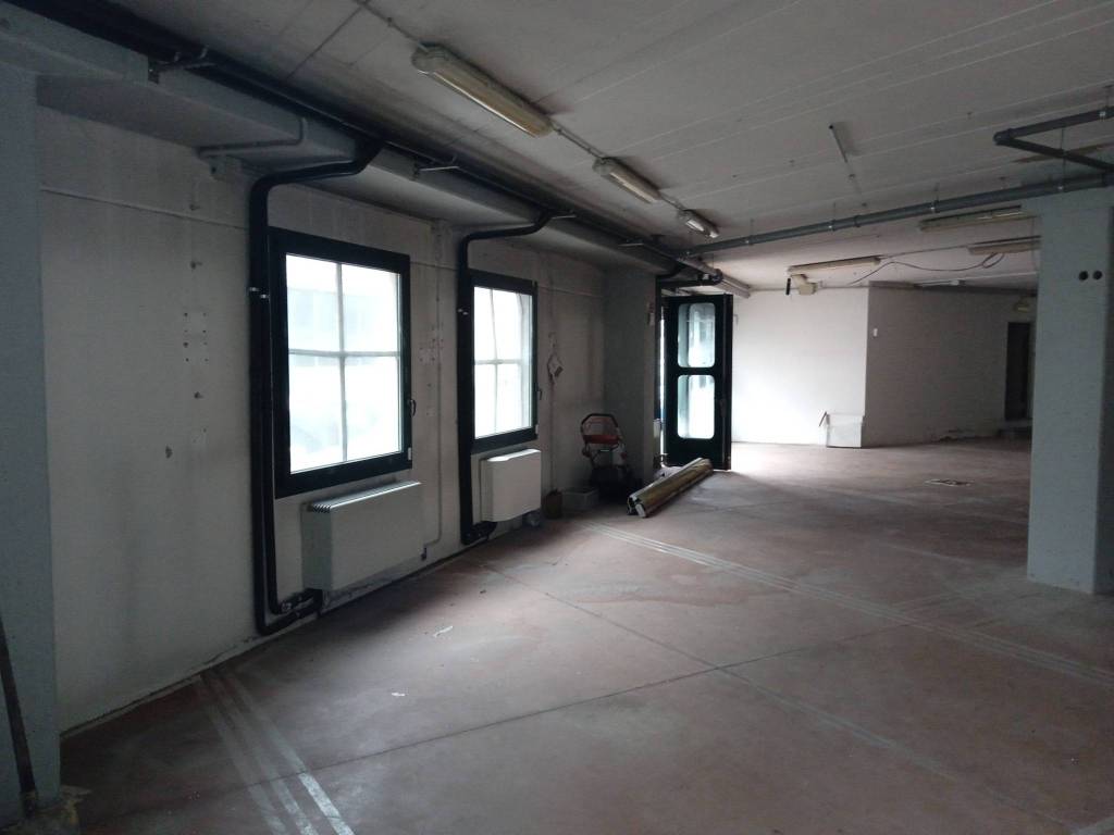 locale commerciale in affitto a Broni