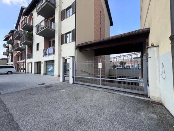 negozio in affitto a La Loggia