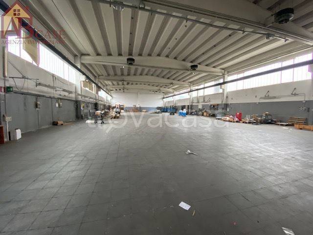 locale commerciale in affitto a Cassolnovo