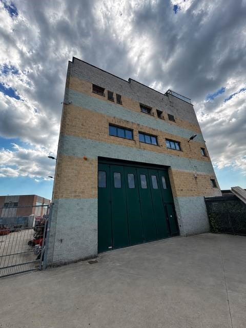 locale commerciale in affitto a Casteggio