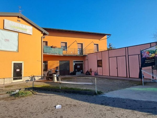 negozio in affitto a Cava Manara in zona Tre Re