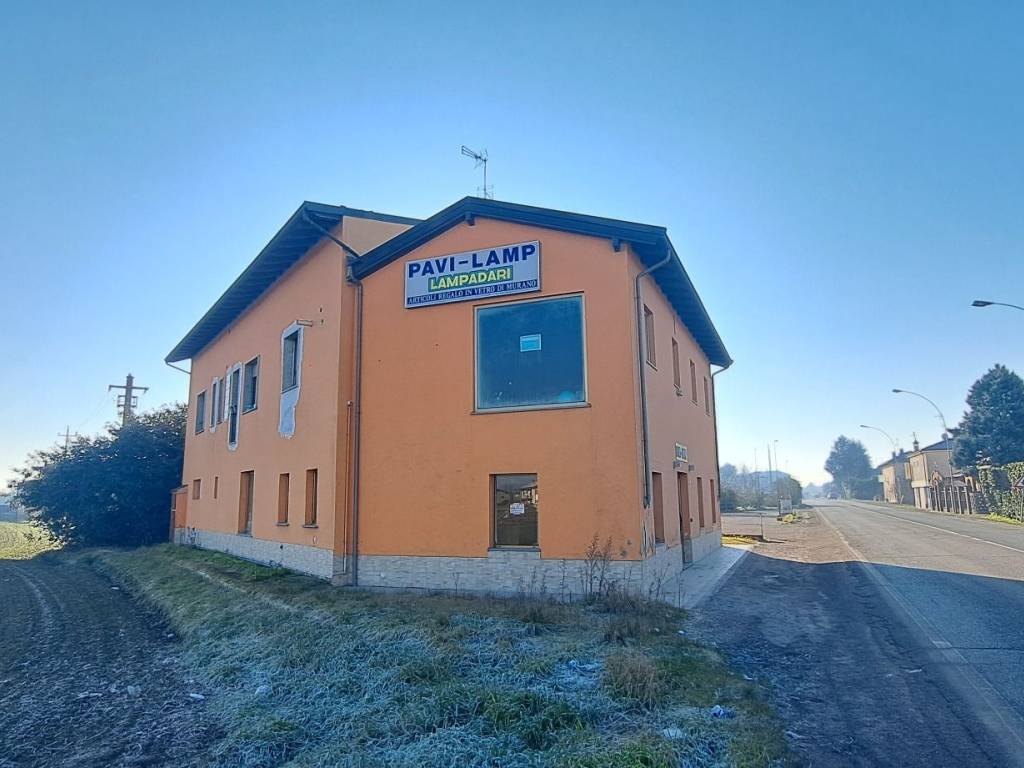 negozio in affitto a Cava Manara in zona Tre Re
