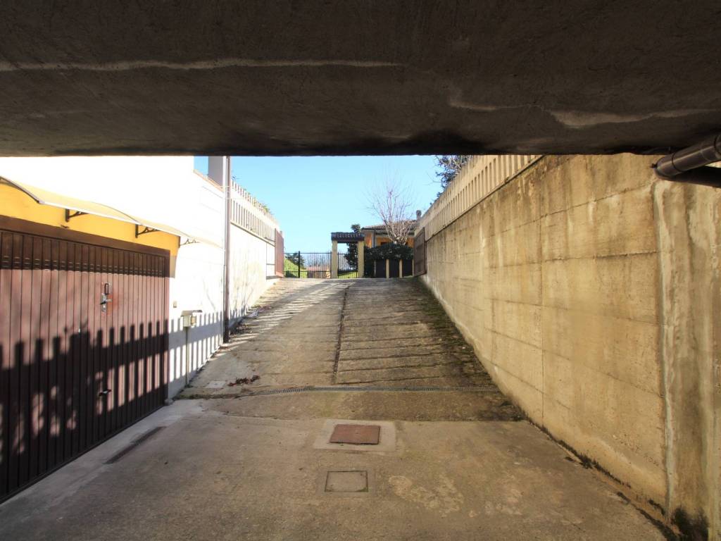locale di sgombero in affitto a Cava Manara in zona Tre Re