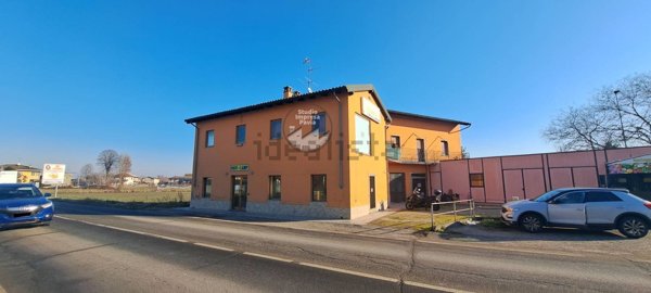 negozio in affitto a Cava Manara in zona Tre Re